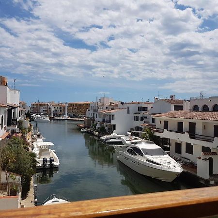 Magnífico apartamento junto al canal principal. Empuriabrava Esterno foto