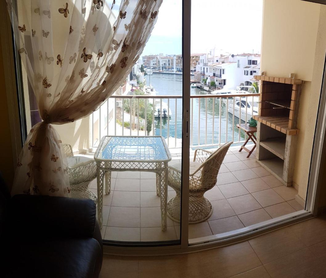Magnífico apartamento junto al canal principal. Empuriabrava Esterno foto