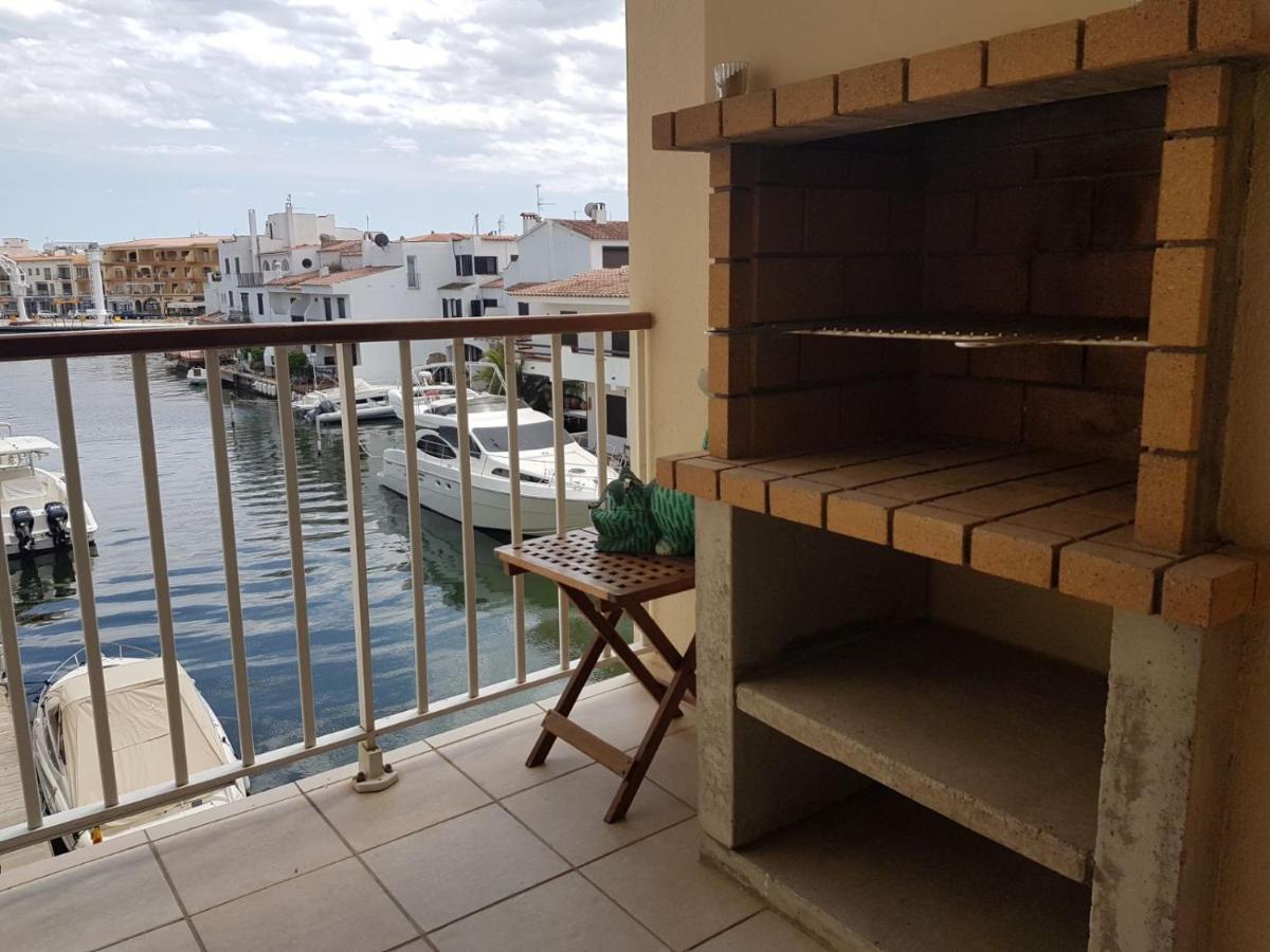 Magnífico apartamento junto al canal principal. Empuriabrava Esterno foto