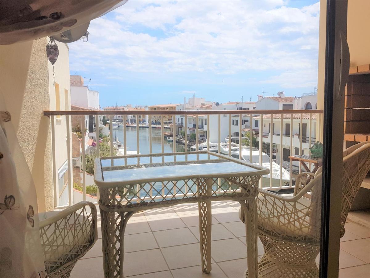 Magnífico apartamento junto al canal principal. Empuriabrava Esterno foto